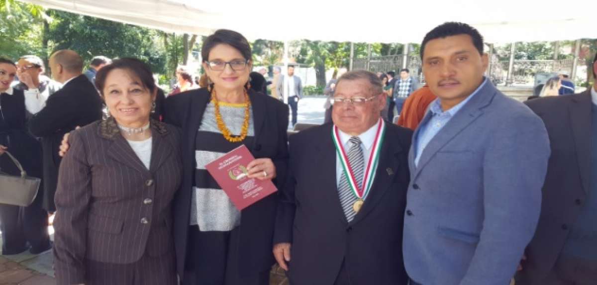 Sra. Margarita Salas, Lic. Adriana Camarena, Profr. Aurelio Conejo Rubio y Lic. Enrique Arriola Mandujano  en el homenaje al Mtro. Rionda.